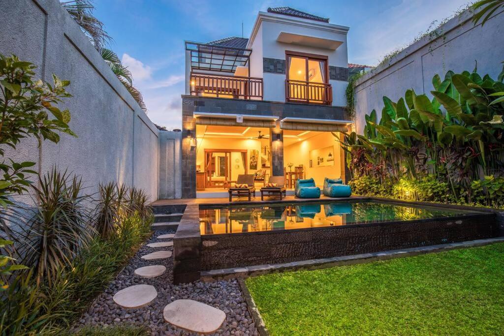 Villa Hitam Putih Legian Bali Seminyak  Exterior photo