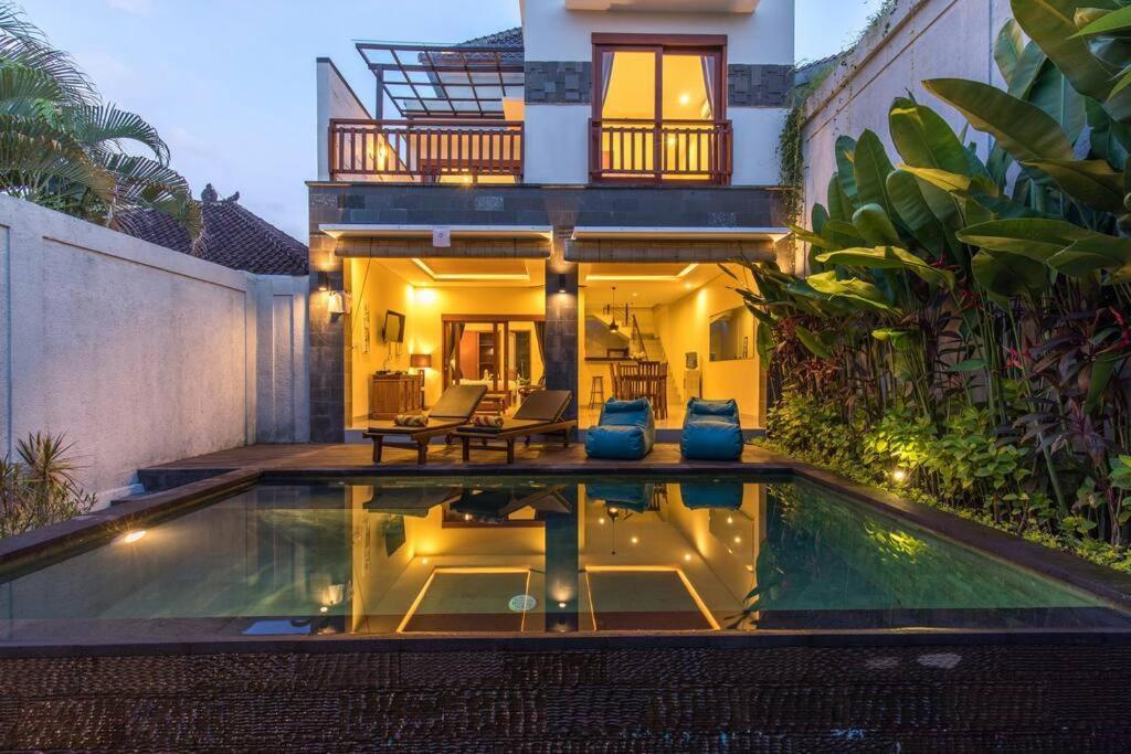 Villa Hitam Putih Legian Bali Seminyak  Exterior photo