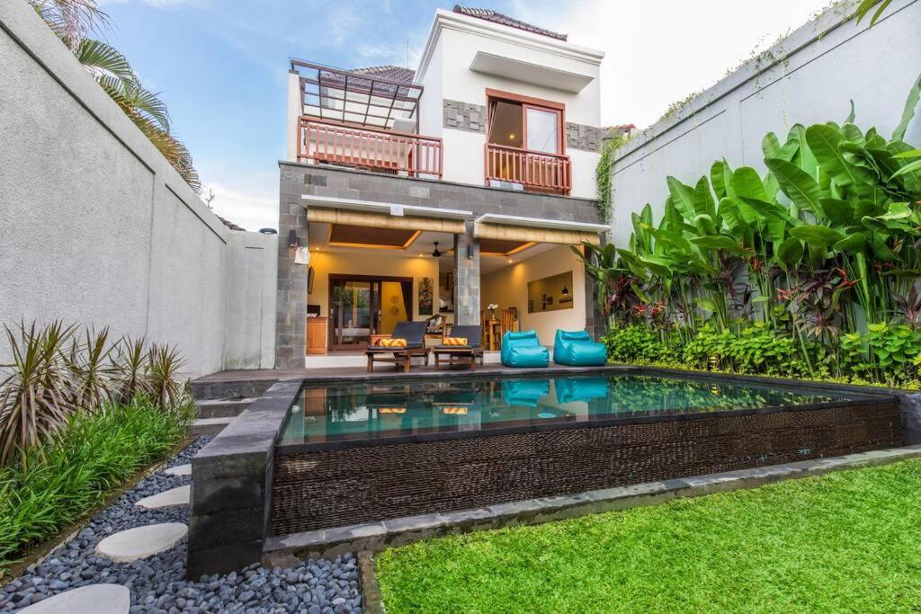 Villa Hitam Putih Legian Bali Seminyak  Exterior photo